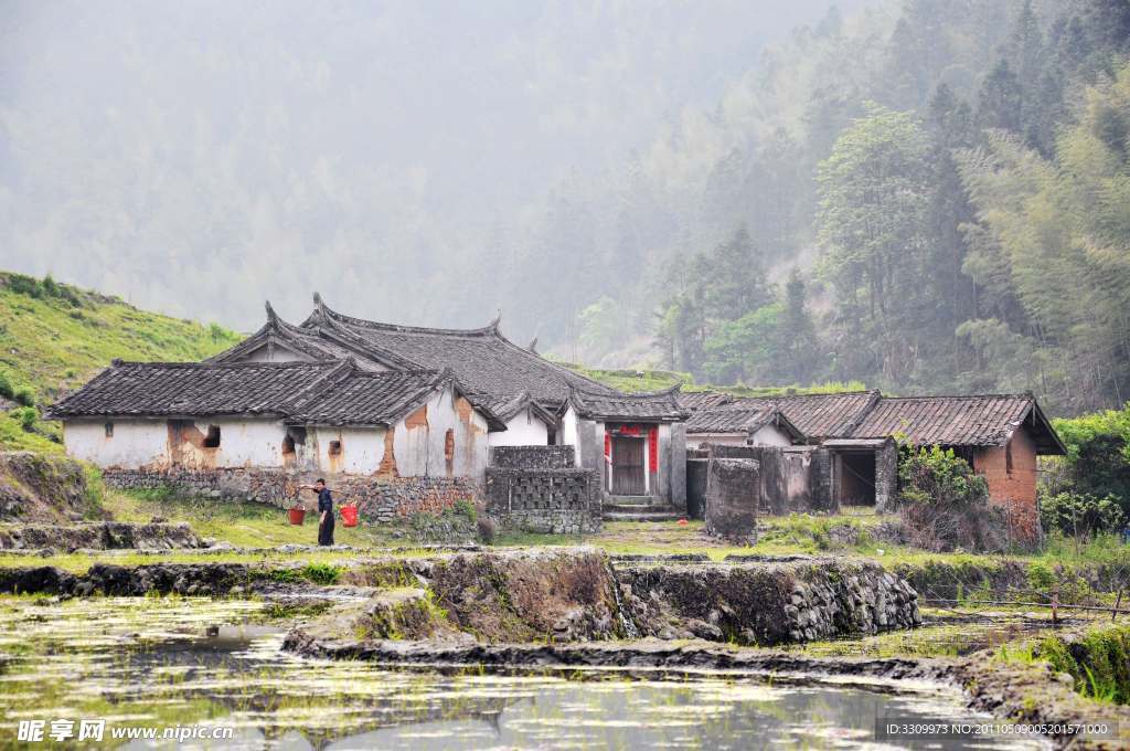 福建龙岩永定方形土楼人家祠堂