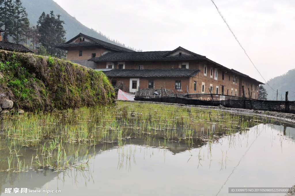 福建龙岩永定方形土楼人家