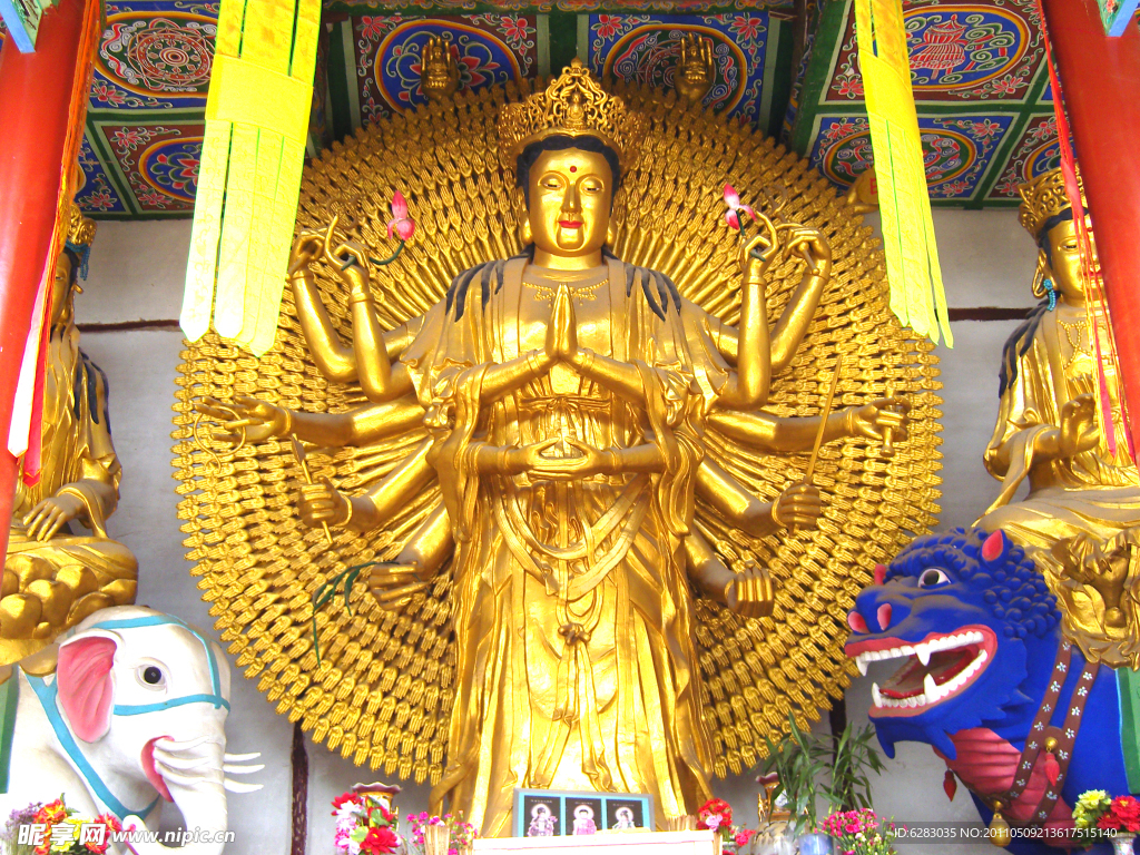 云南岩泉禅寺的千手观音像