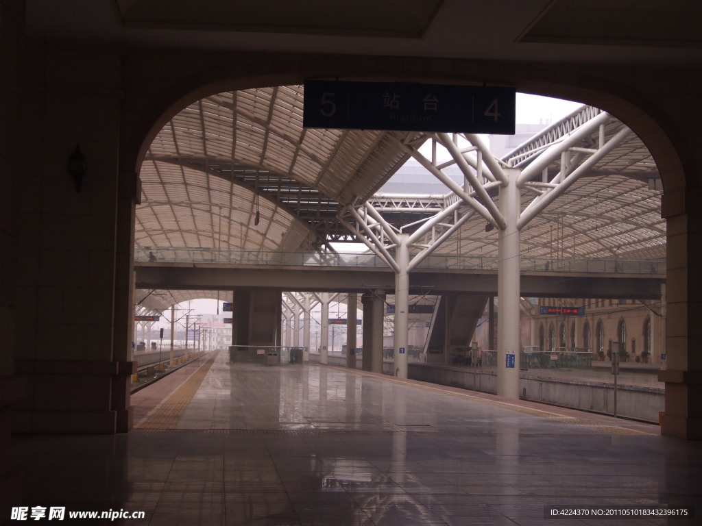 青岛火车站站台