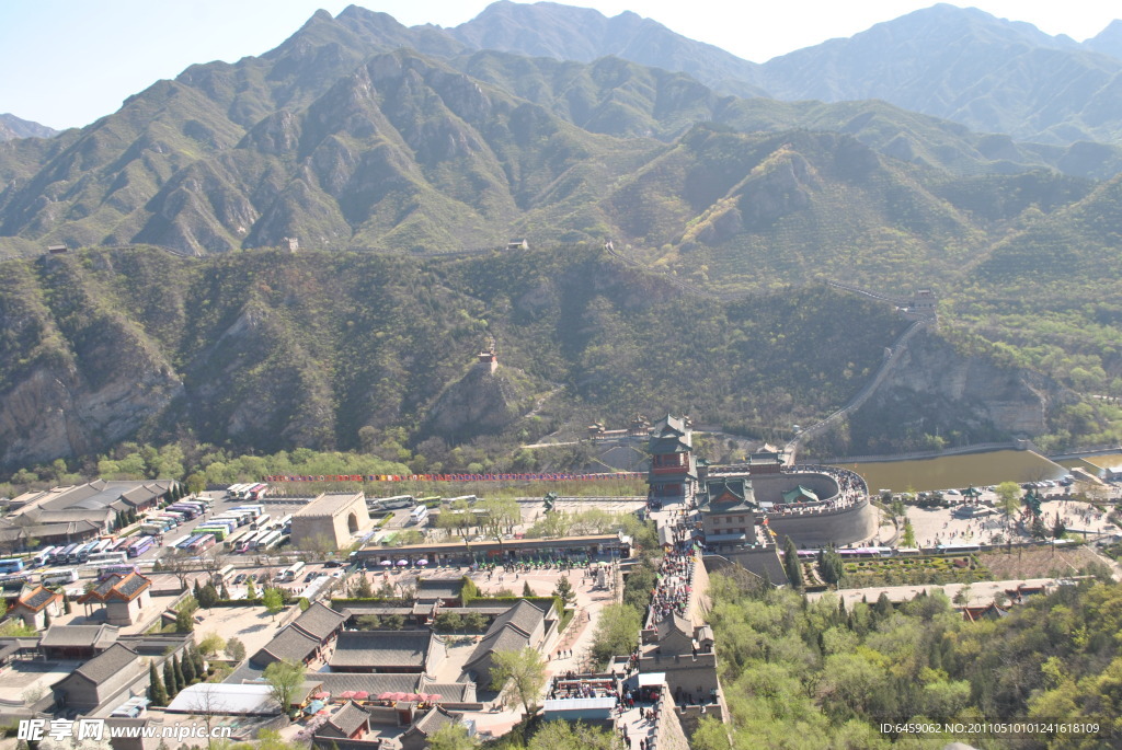 俯观山水长城
