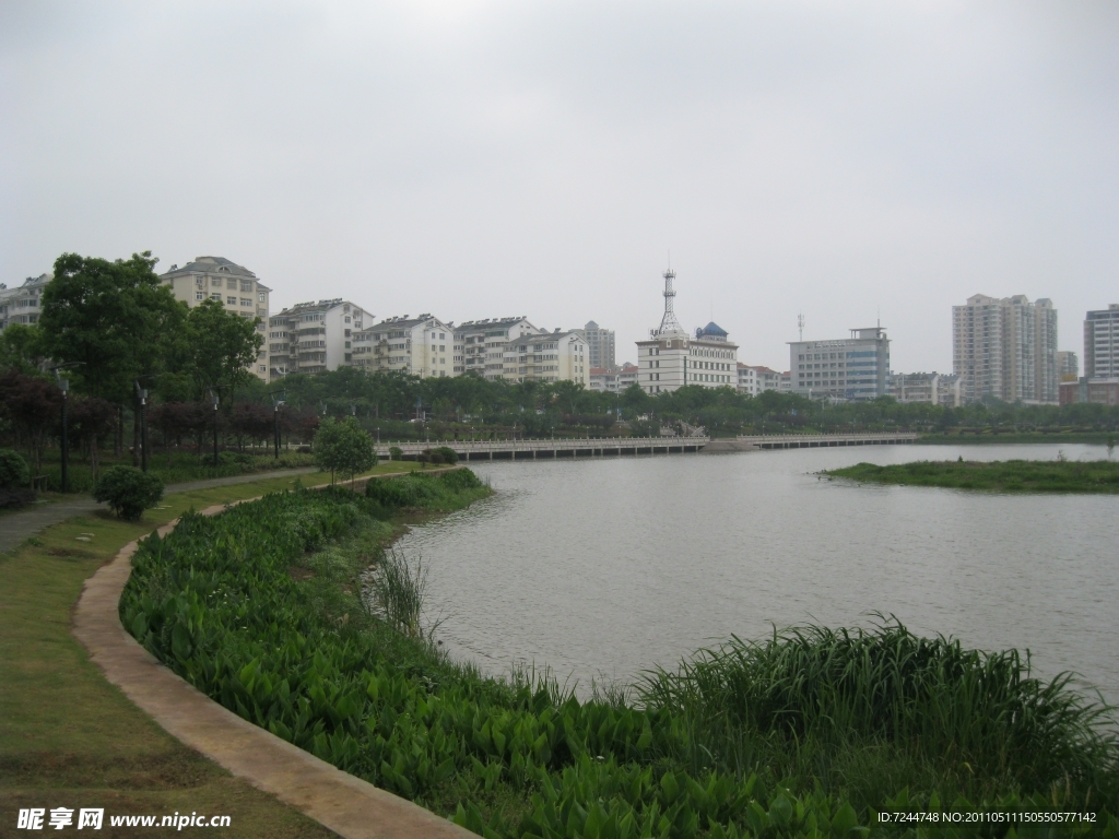 湖畔的风景