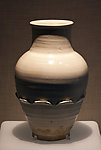 缸瓦窑白釉刻莲瓣纹瓶