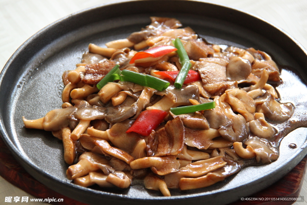 大盘茶树菇啫猪颈肉
