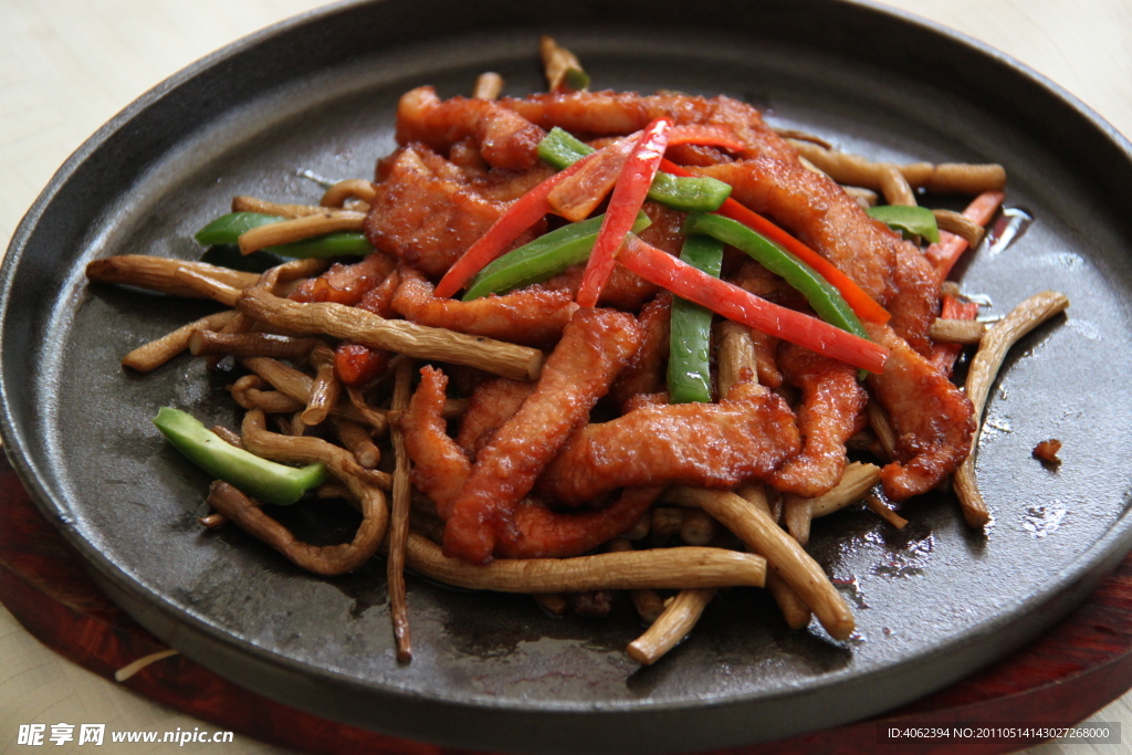 大盘茶树菇者猪颈肉