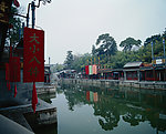 小河旁建筑