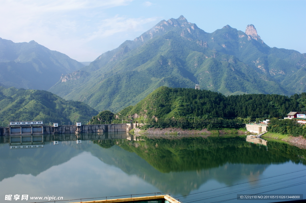 青山绿水共为邻