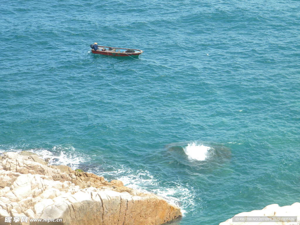 大海孤舟
