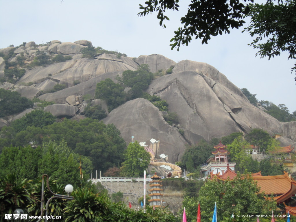 清新秀丽的汕头龙泉岩寺风光