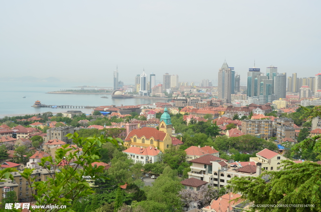 青岛海滨一景