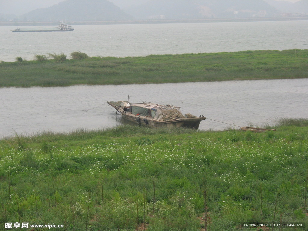 江边河流