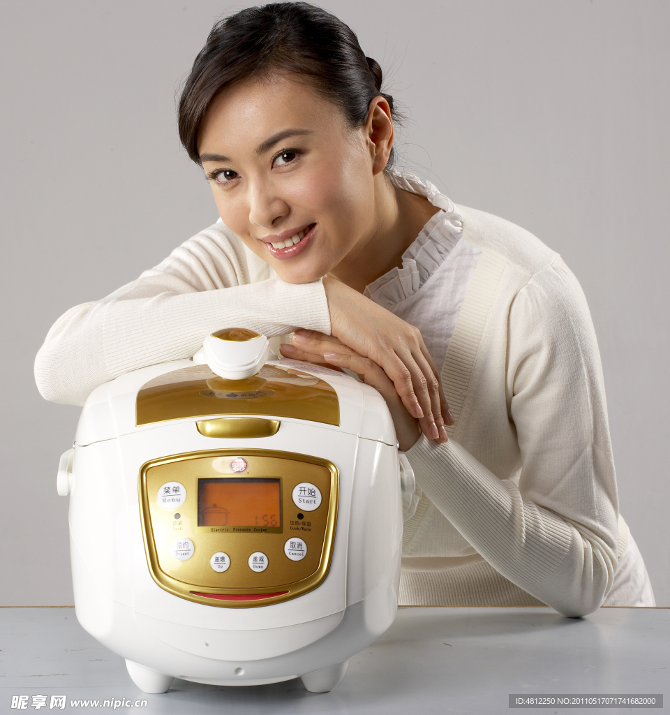 产品模特摆姿势