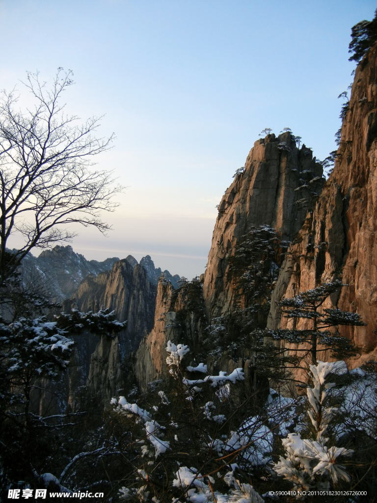 峡谷险峰