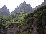 山峰 （实际像素模糊）