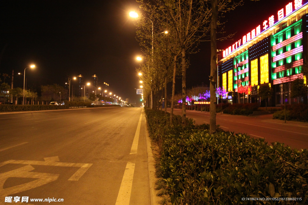 道路夜景