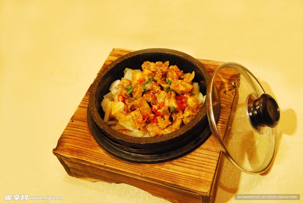 石锅捞菜排骨
