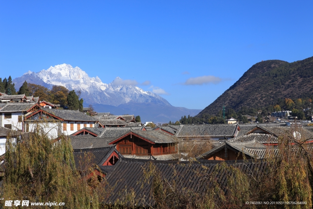 远眺玉龙雪山