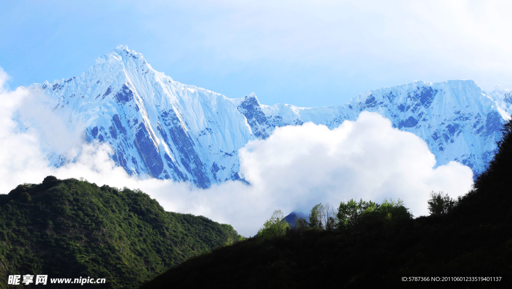 壮观的雪山