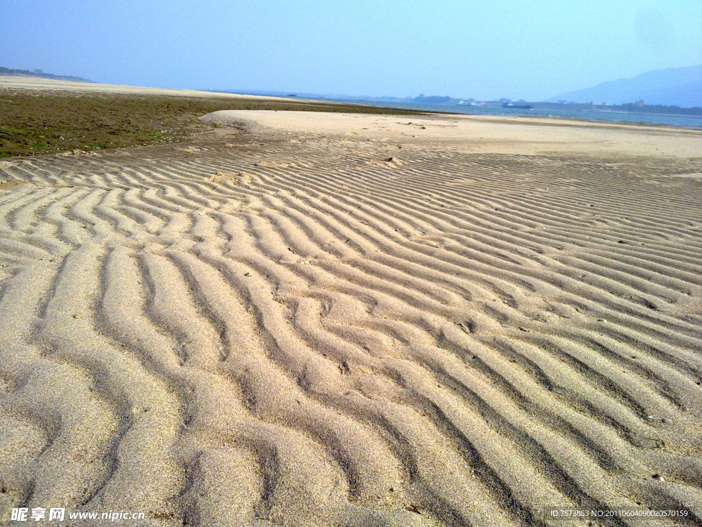 水浪冲刷