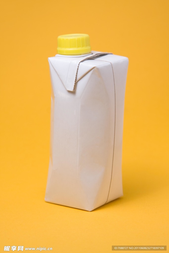 牛奶包装盒高清图片