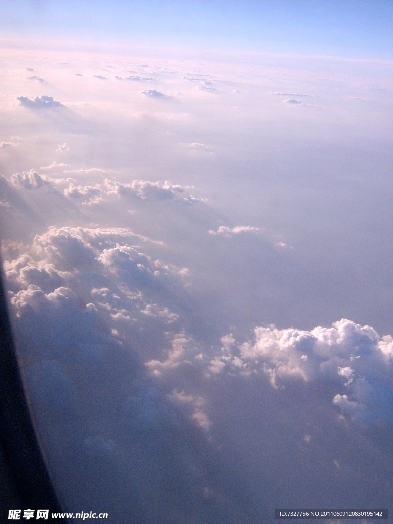 高空 白云