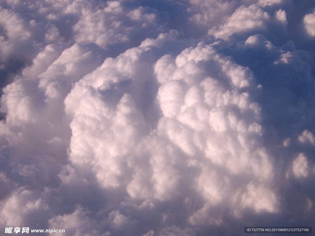 高空 白云