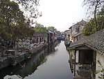 小河流水人家