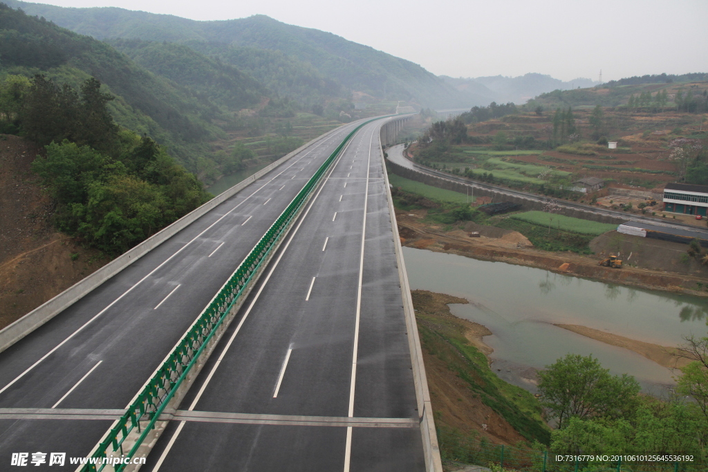 公路掠影