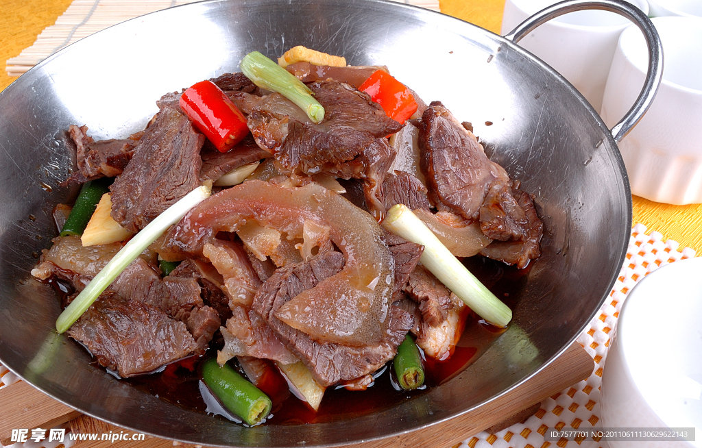干锅带皮牛肉