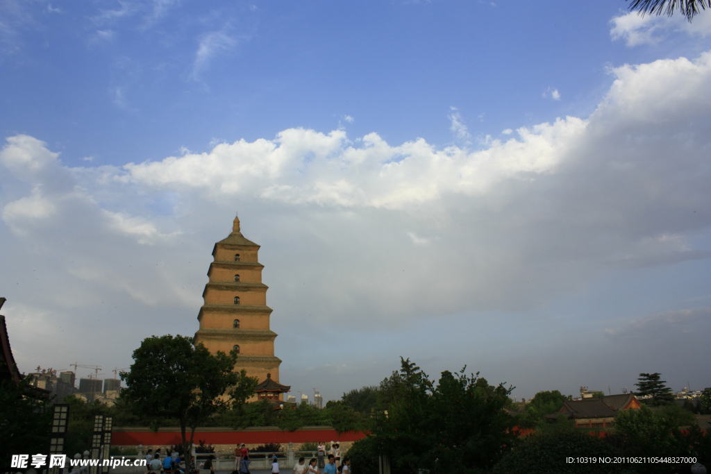 雨后西安大雁塔