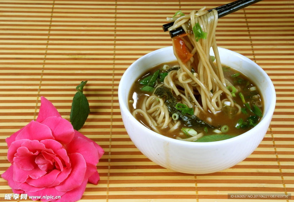 酸菜绿豆面