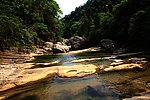 峡谷溪流