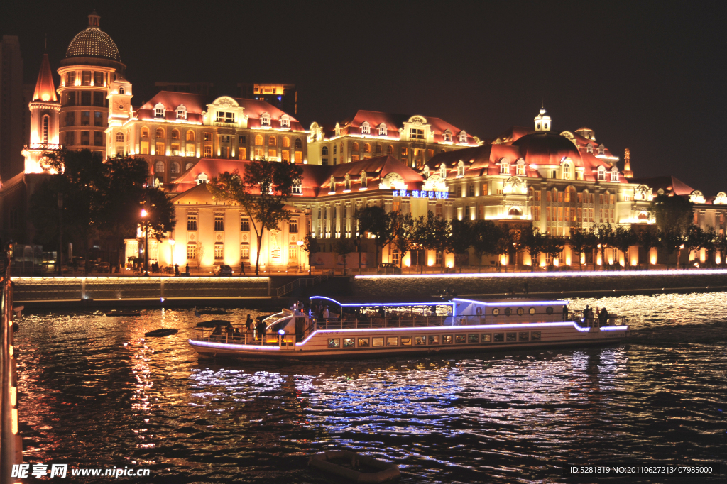 海河奥式风情区夜景