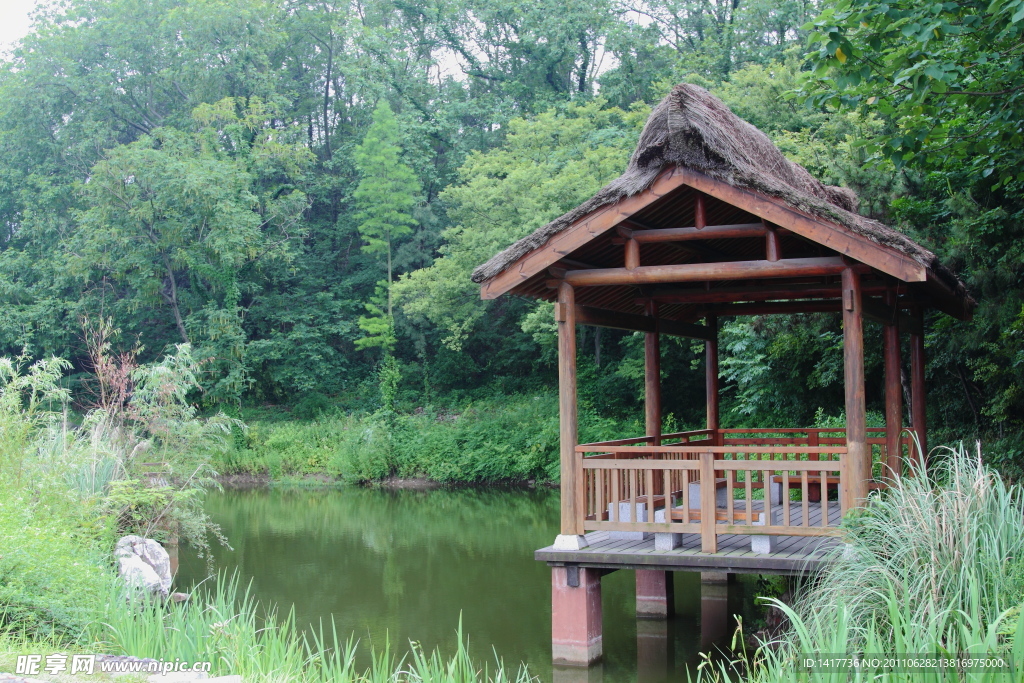 水畔小屋