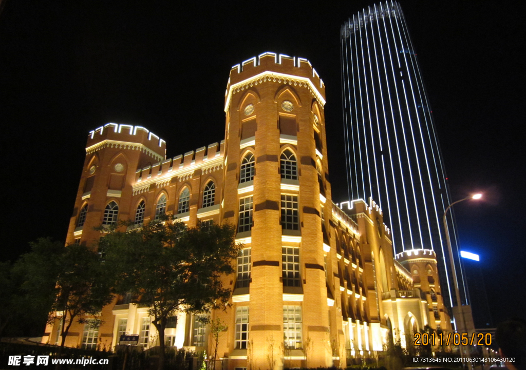 意式建筑夜景