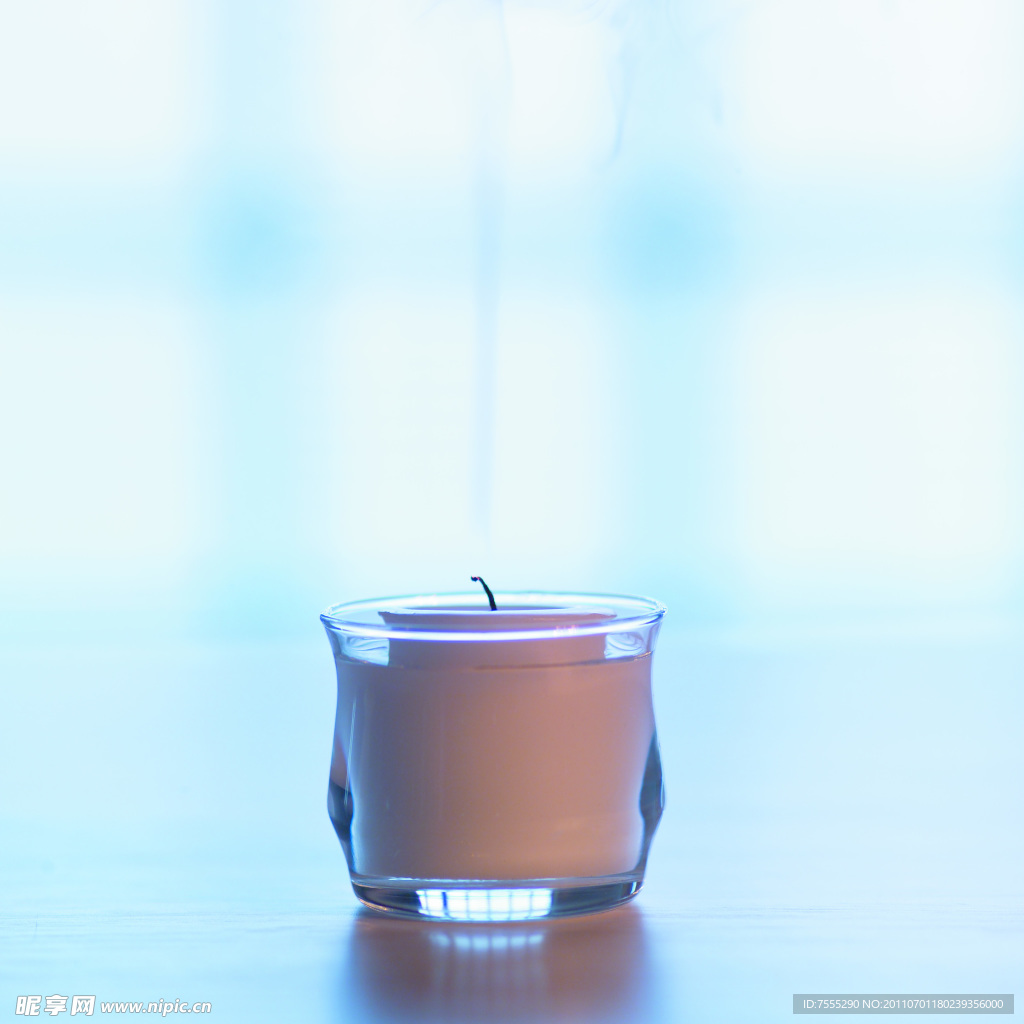 杯中蜡烛