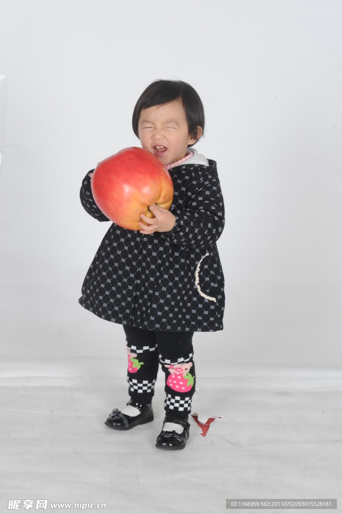 小美女笑眯眯