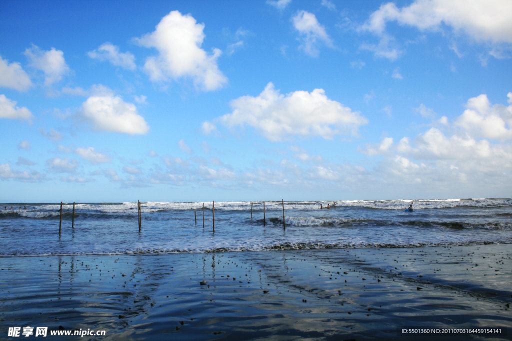 海浪沙滩