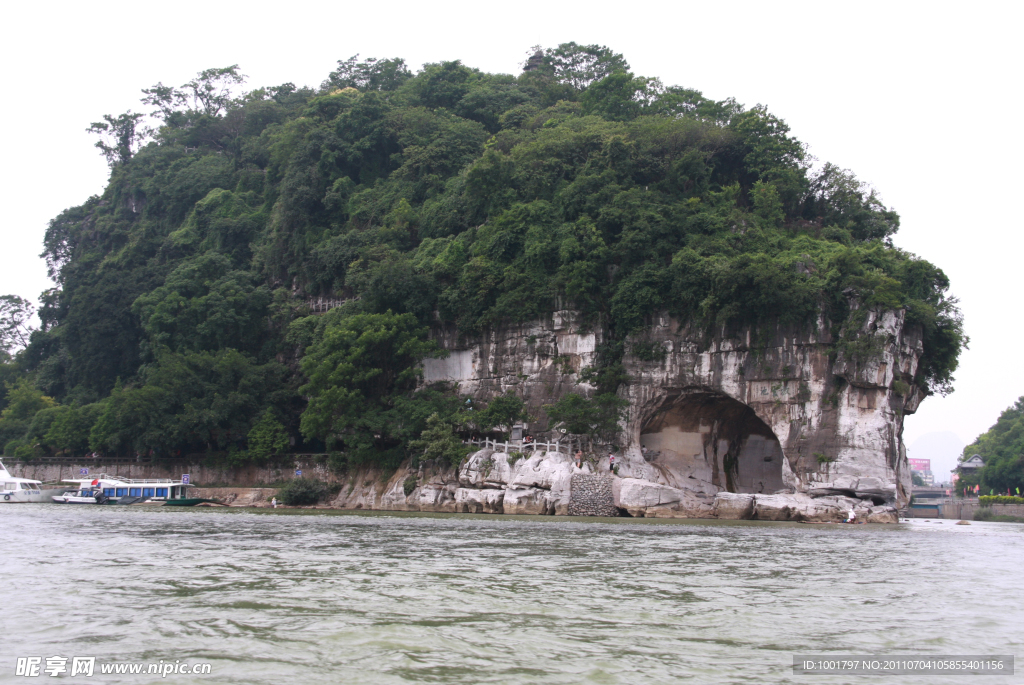 象鼻山风光