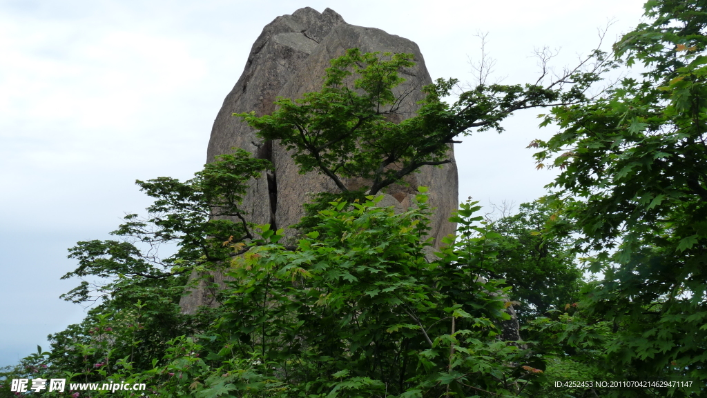 三块石山峰级顶