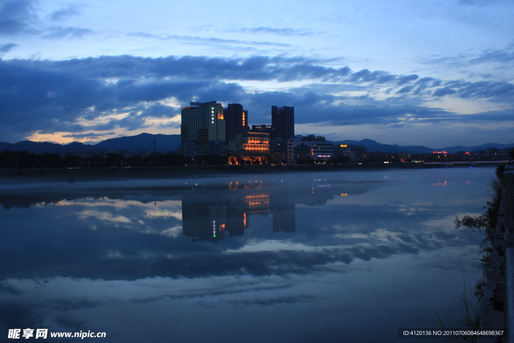 新丰江夜景