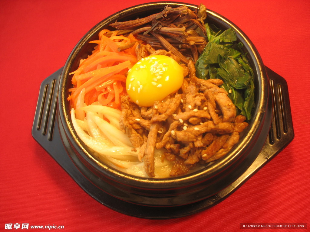 牛肉石锅拌饭