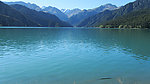 湖水 群山