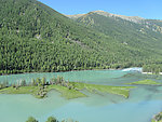 湖水 绿树 群山