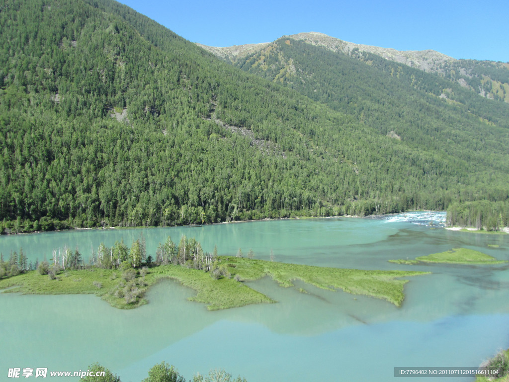 湖水 绿树 群山