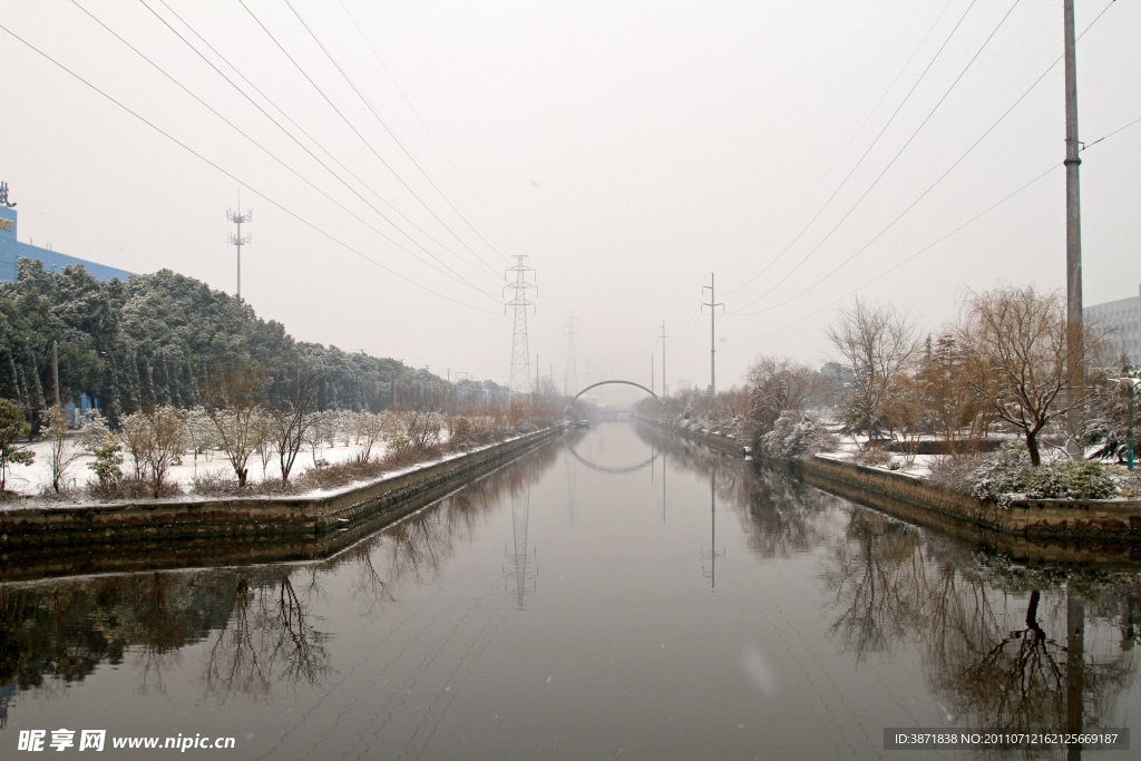 雪后小河