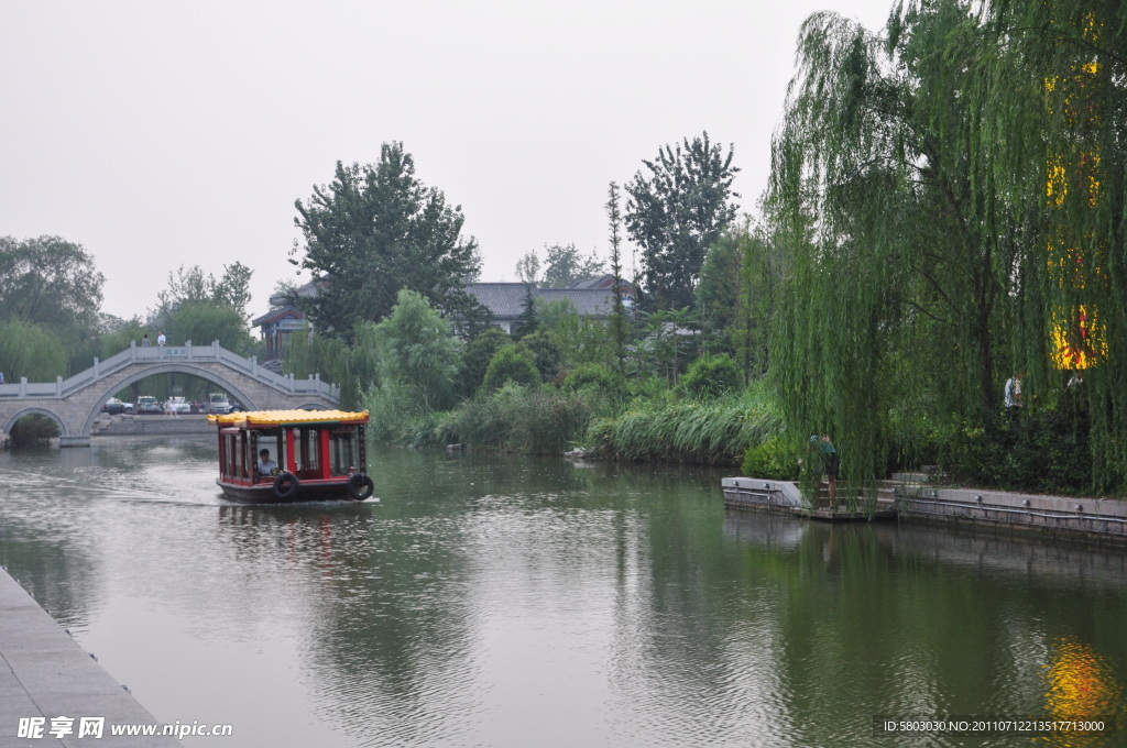 大明湖风光