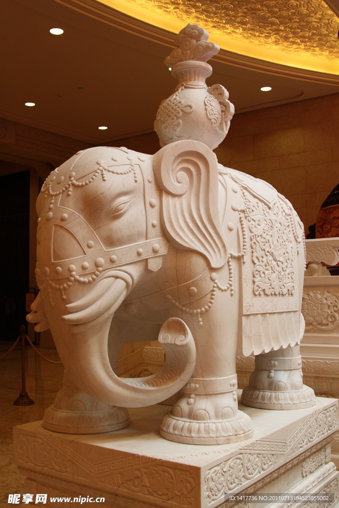 白象雕塑