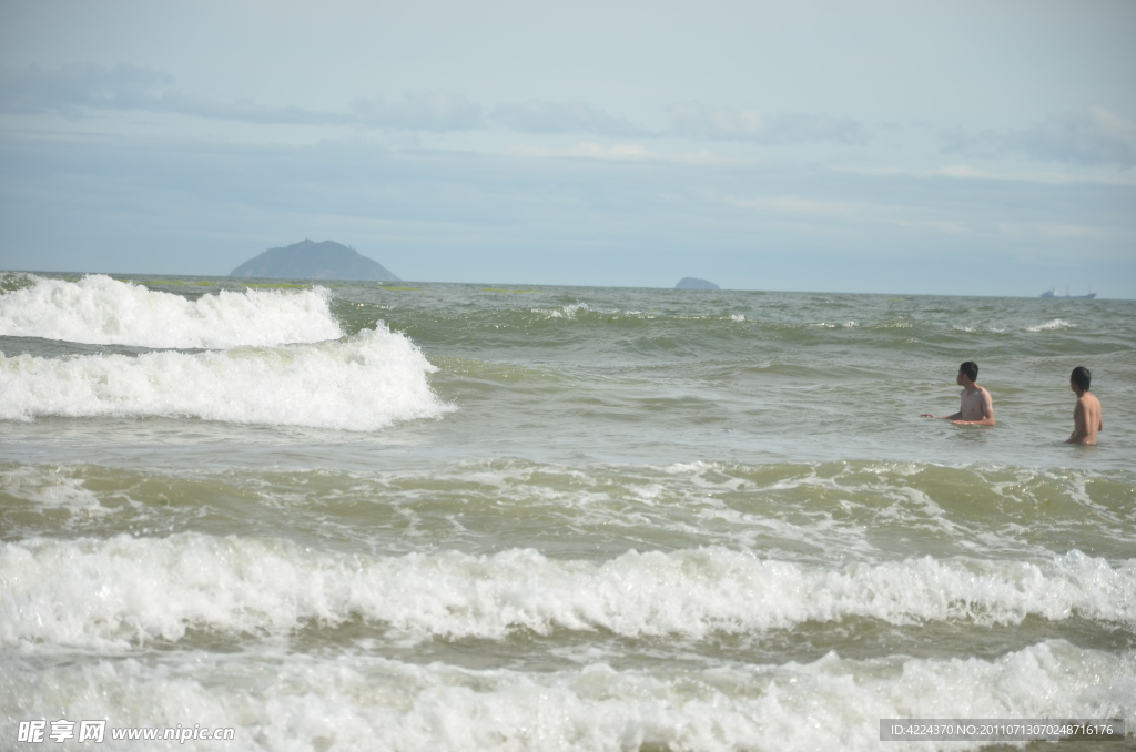 海浪滚滚
