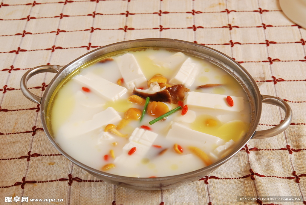 锅仔蘑菇豆腐